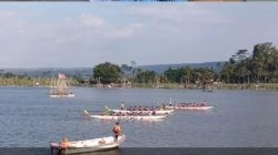 Ketua DPRD Kabupaten Semarang Serahkan Penghargaan Pemenang Kualifikasi Porprov Dayung Jateng 2025